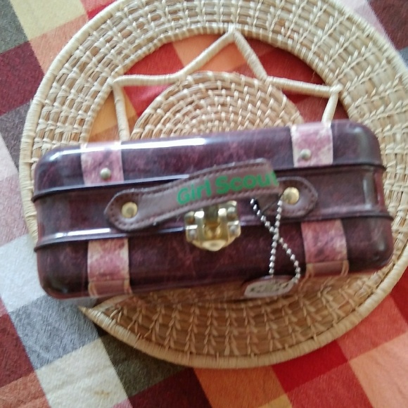 100 YEARS GIRLS SCOUTS LUNCH BOX - Picture 4 of 4